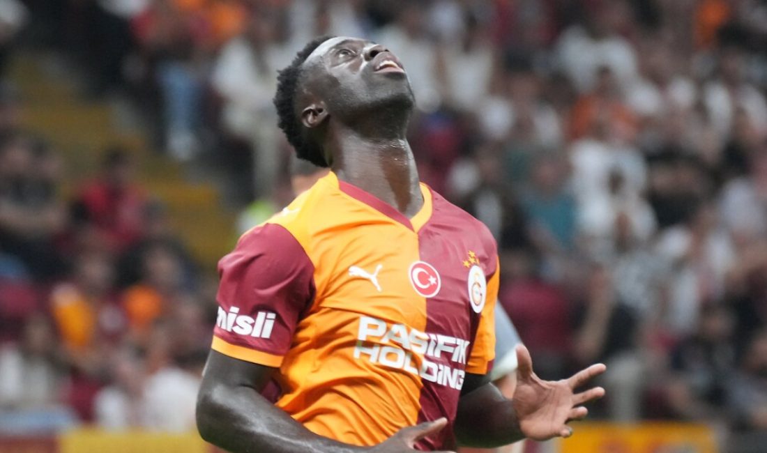 Galatasaraylı futbolcu Davinson Sanchez, sarı-kırmızılı grubun emelleri için daima birlikte
