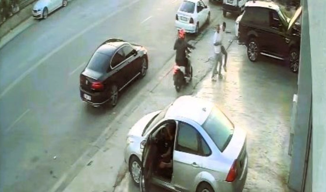 Merkezefendi ilçesinde arızalı aracını almak için tamirhaneye gelen şahsı, motosikletle