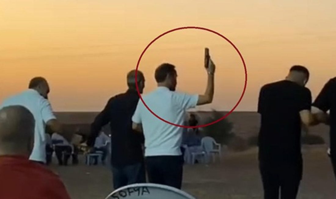 Bismil ilçesindeki kına merasiminde, eline tabanca ve uzun namlu otomatik