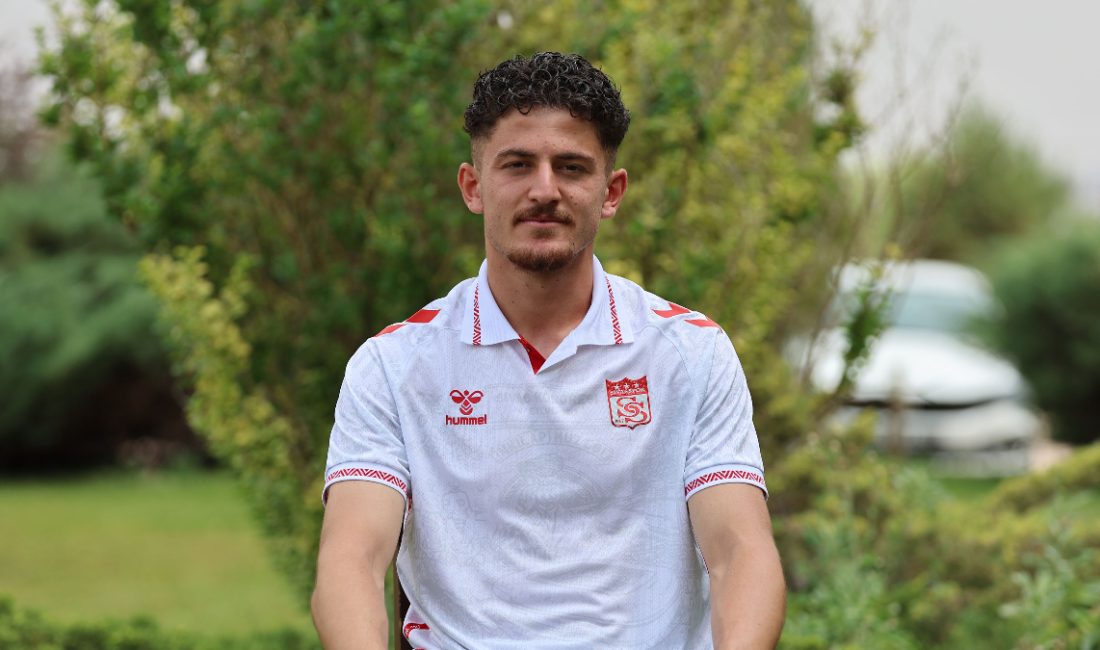 TFF 1'inci Lig takımlarından Sivasspor'un futbolcusu Emirhan Başyiğit, "Sivasspor'u çok