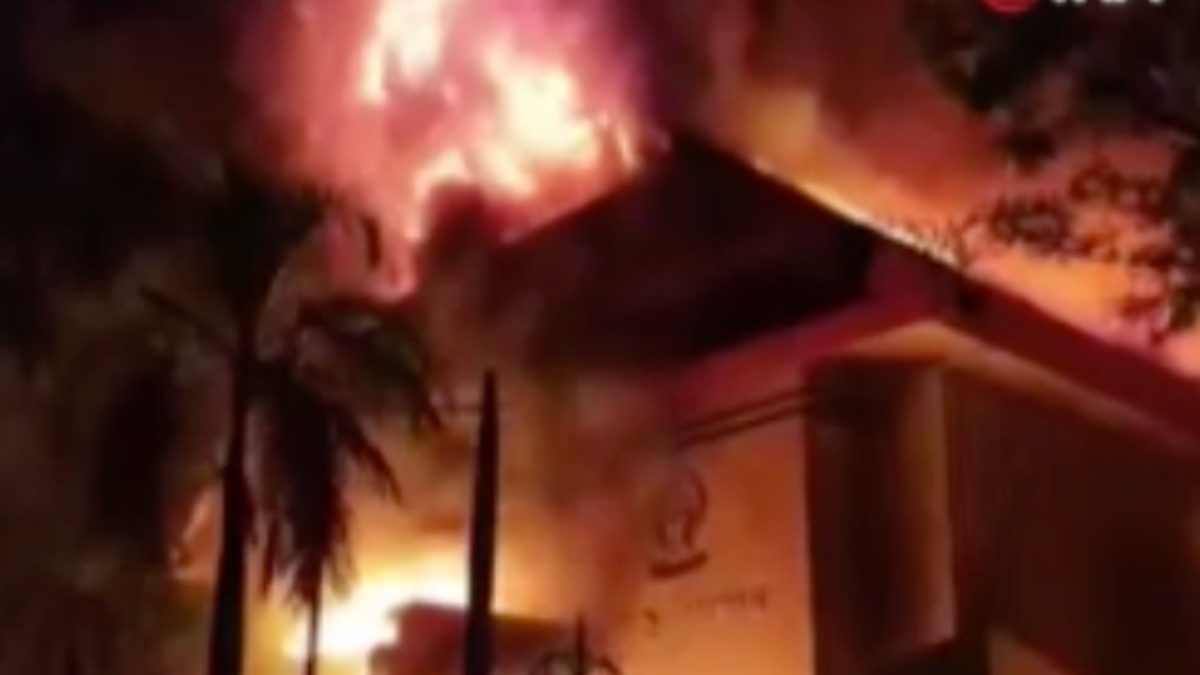 Endonezya'da hükümet karşıtı protestolar devam ederken,  Sulawesi Adası’nın güneyinde