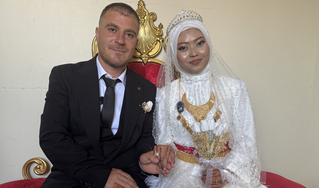 Endonezyalı Mia Meyra Rismawati, tatil için geldiği İstanbul'da tanıştığı Hakkarili