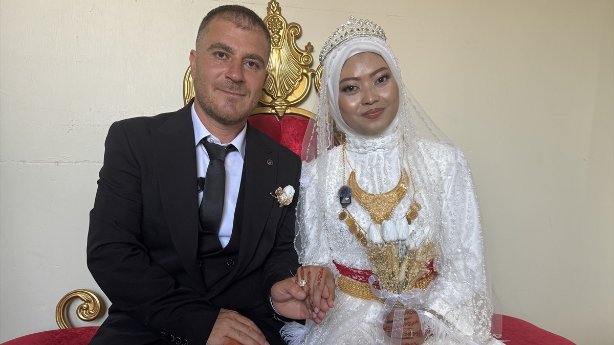Endonezyalı Mia Meyra Rismawati, tatil için geldiği İstanbul'da tanıştığı Hakkarili