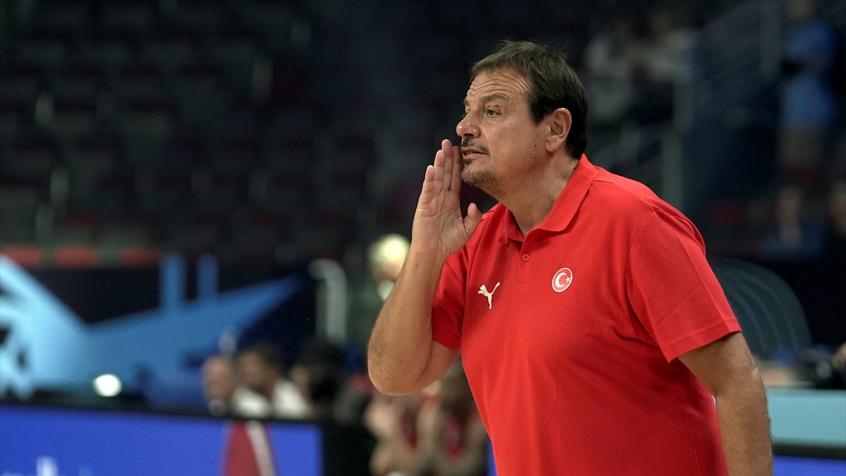 A Milli Erkek Basketbol Takımı Başantrenörü Ergin Ataman, Portekiz maçının