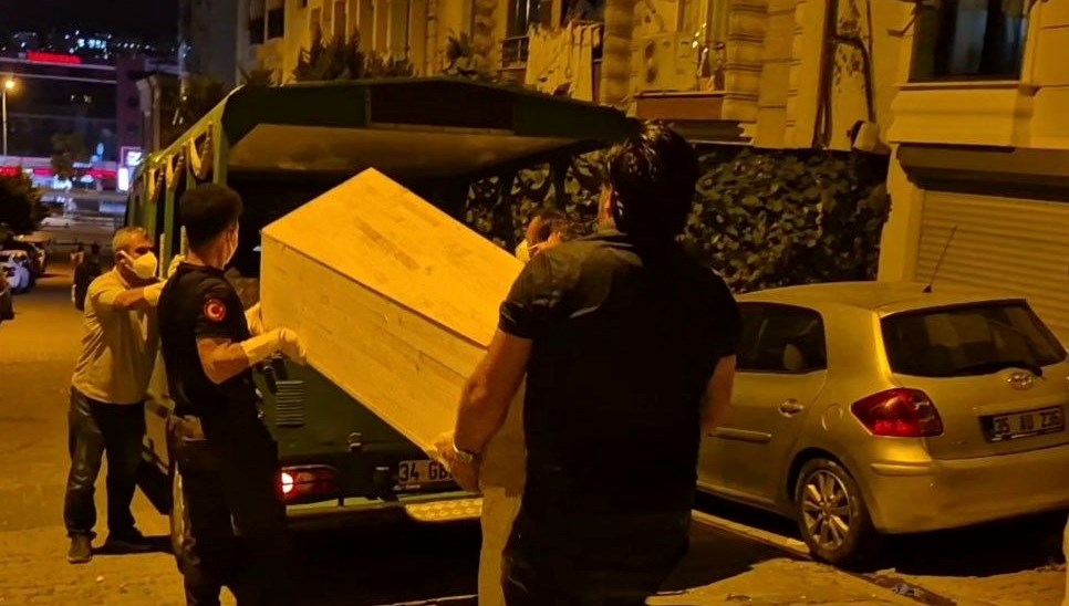 İstanbul Esenyurt'ta yaşayan Azerbaycan asıllı bir bayan, meskeninde meyyit bulundu.