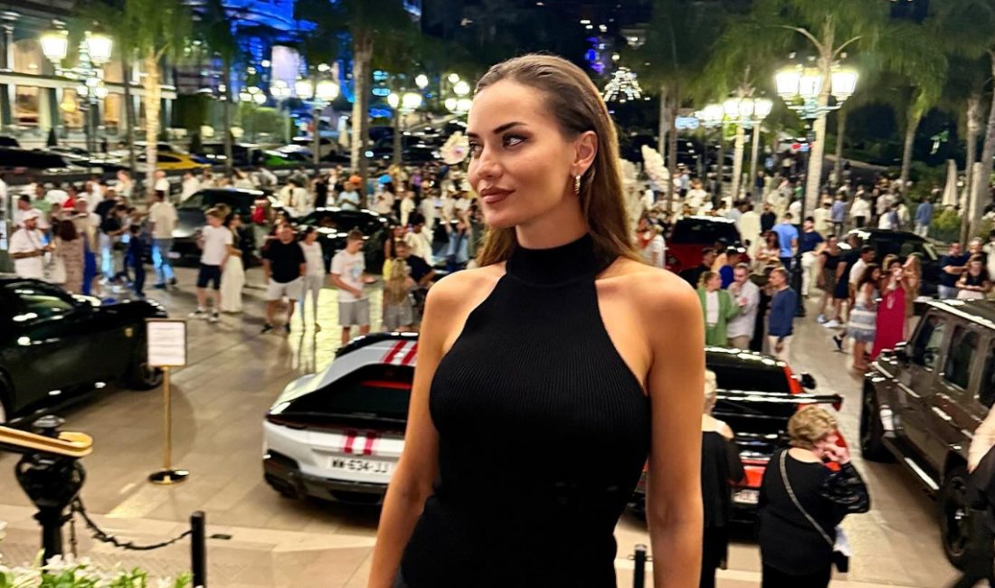 Hesabının profil bilgilerinde yer alan soyadı kısmını silen Fahriye Evcen'in