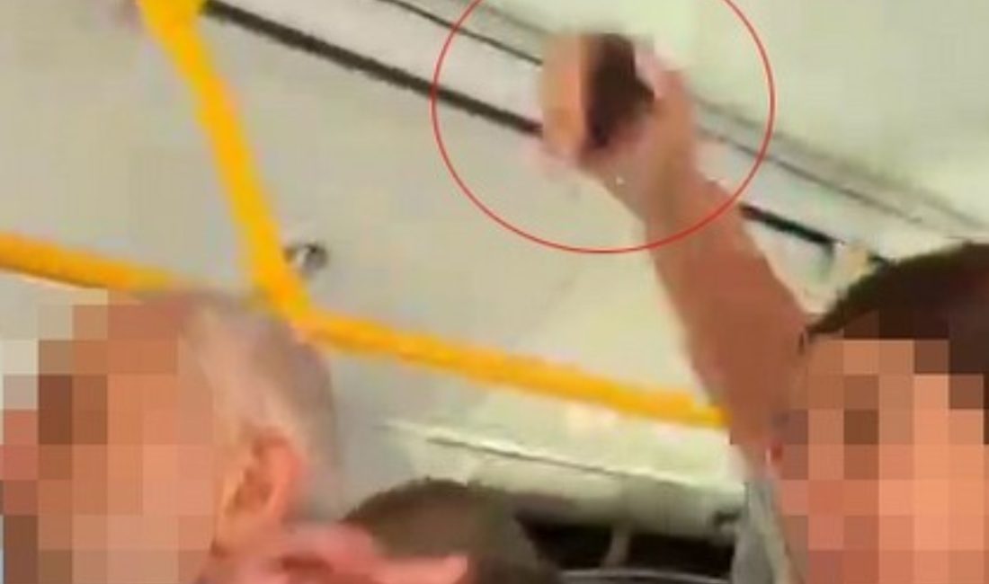 İstanbul Fatih’te bir yolcu, otobüsün art kapısını açmaya çalışınca sürücüyle