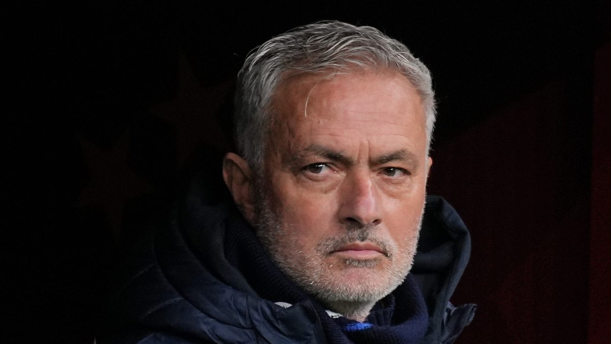 Fenerbahçe'de aldığı başarısız sonuçlar ve yaptığı açıklamalarla gündemden düşmeyen Jose