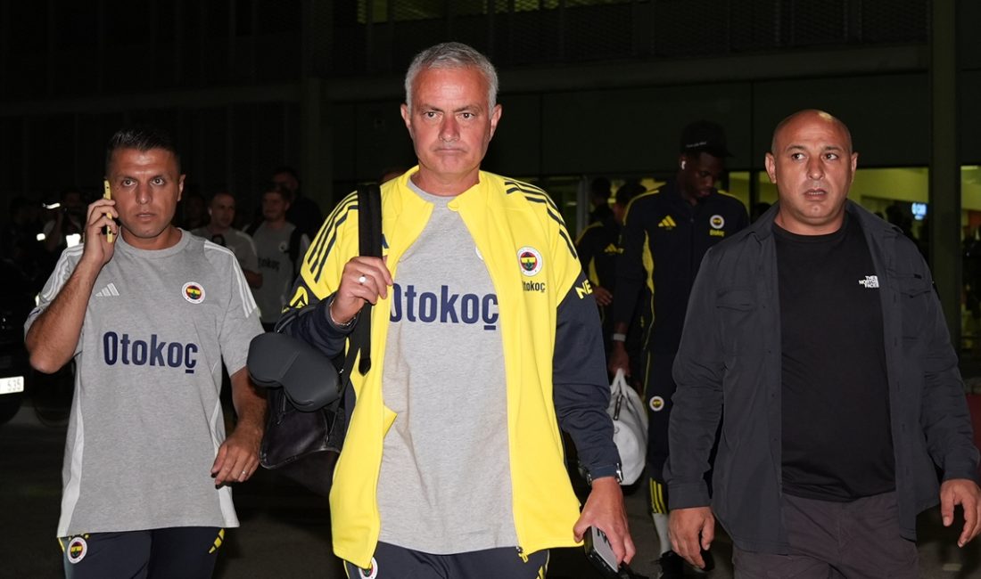 Göztepe ile deplasmanda karşılaşacak Fenerbahçe, kritik lig maçı öncesinde İzmir'e