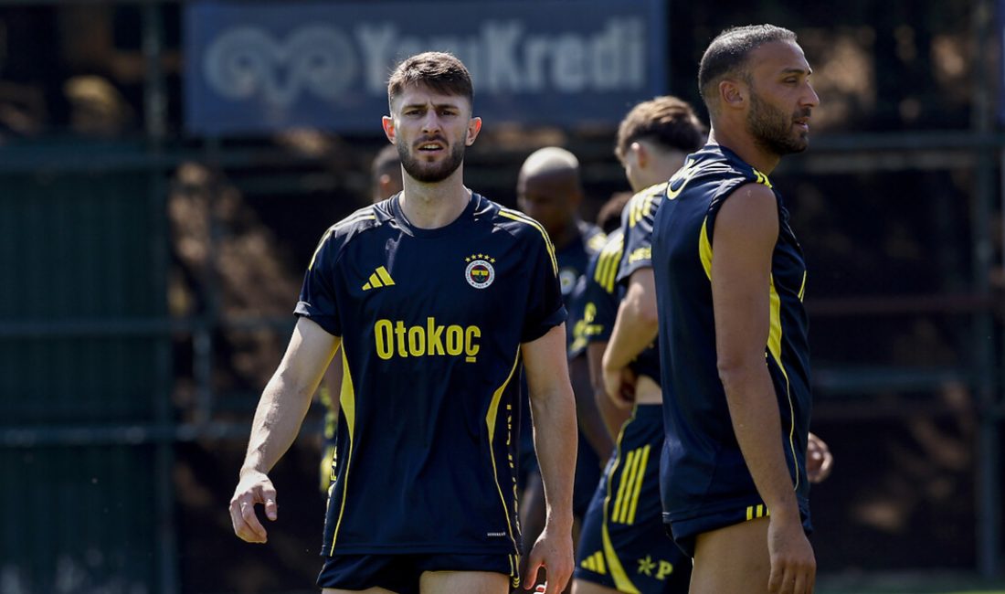 Fenerbahçe'de sakatlığı nedeniyle bir müddettir alanlardan uzak kalan İsmail Yüksek,