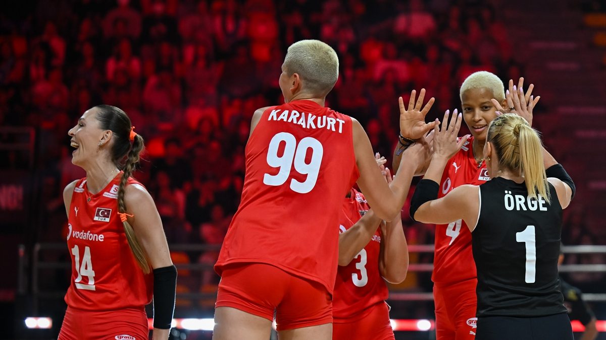 A Ulusal Bayan Voleybol Grubu, Dünya Şampiyonası'nın üçüncü maçında Kanada'yı