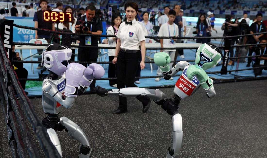 Çin'deki tarihi oyunlarda robotik şirketleri, üniversiteler, araştırma enstitüleri, robot kulüpleri