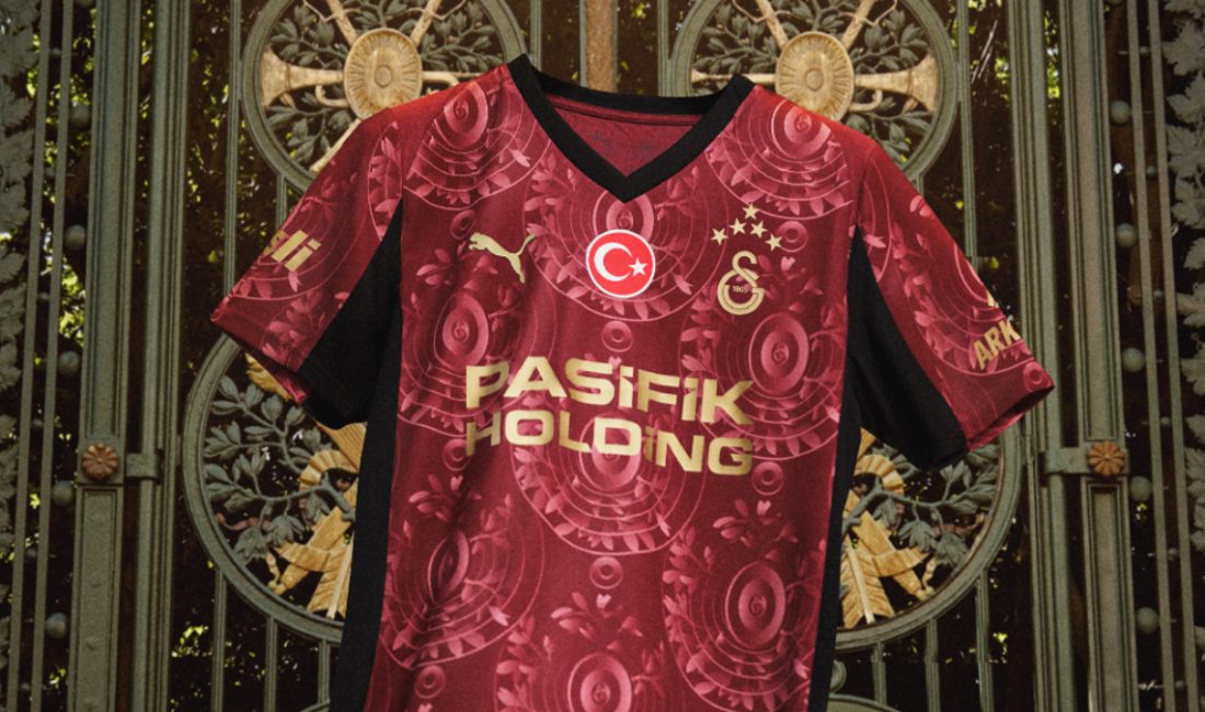 Galatasaray Kulübü, iç saha ve deplasman formalarının akabinde alternatif formasını