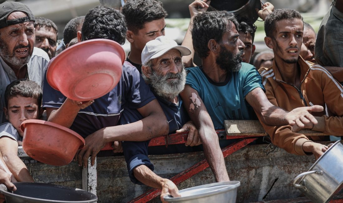 İsrail'in insani yardım girişini kısıtladığı Gazze'de açlık krizi derinleşirken dünya