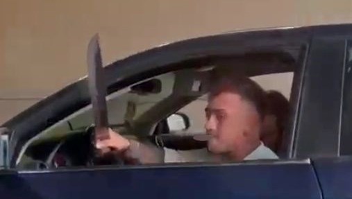 Ankara'da trafikte tartıştığı bir sürücüyü döner bıçağıyla tehdit eden şoför