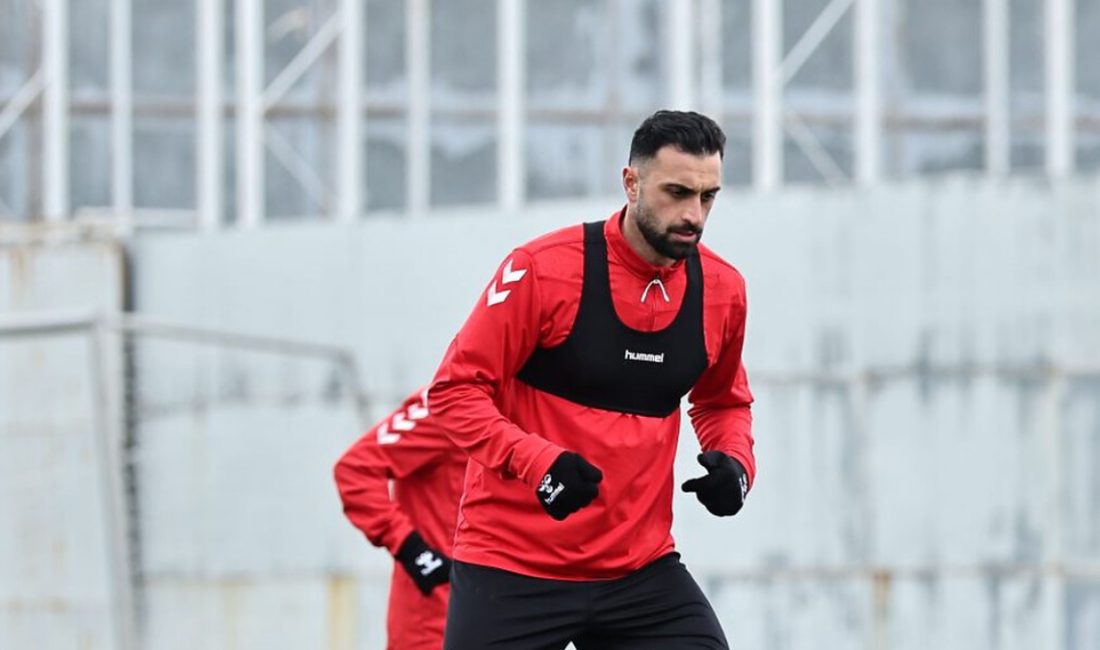 Göztepe, son olarak Ankaragücü forması giyen ve şu anda özgür
