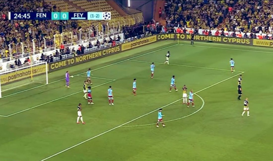 Fenerbahçe - Feyenoord müsabakasında stadyumda yer alan Kuzey Kıbrıs Türk