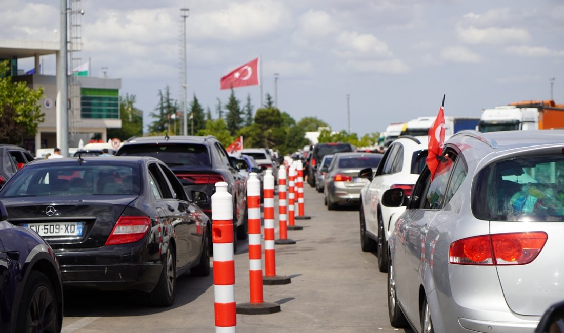 Yaz tatilini Türkiye'de geçiren gurbetçiler, memleketlerinden ayrılmanın hüznüyle Avrupa'ya dönüşe