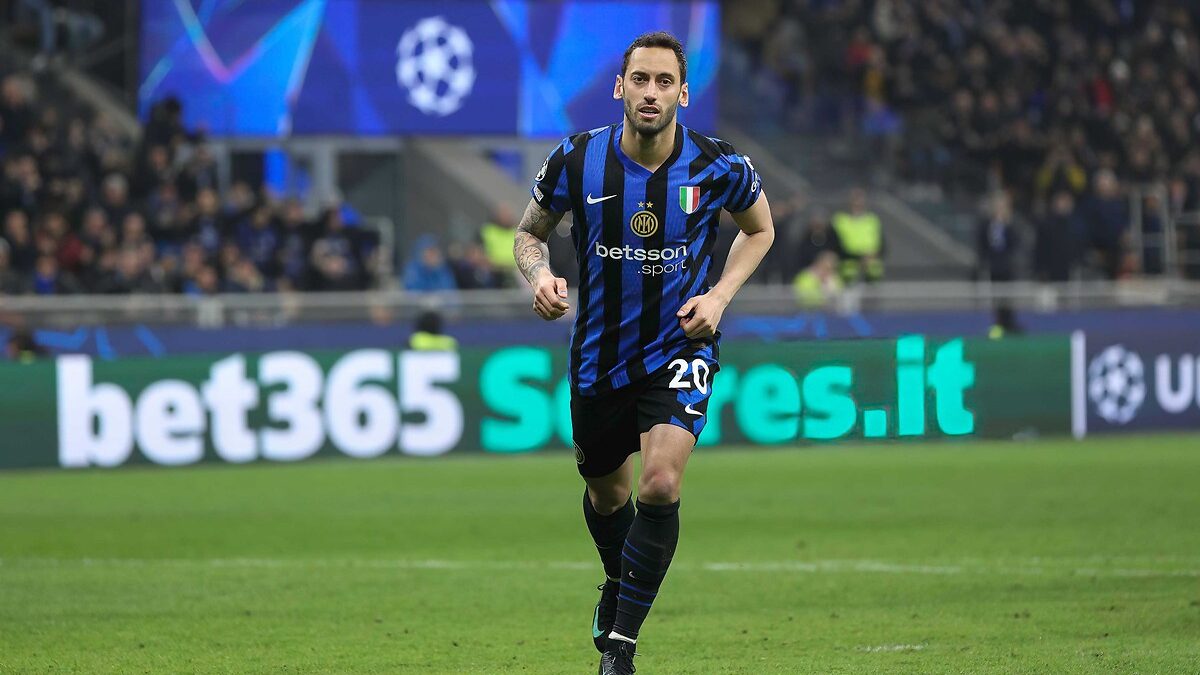 Inter'de oynayan milli futbolcu Hakan Çalhanoğlu, her türlü fedakarlığı yapmaya