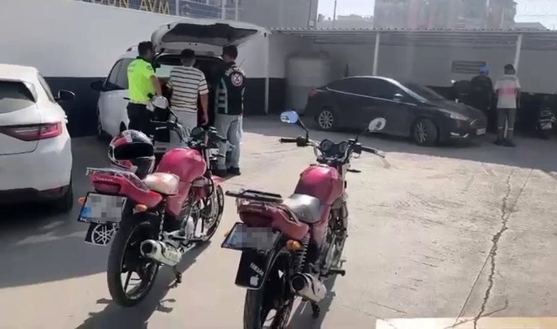 İskenderun ilçesinde motosikletle akrobatik hareketlerle gösteri yapan ve o anları
