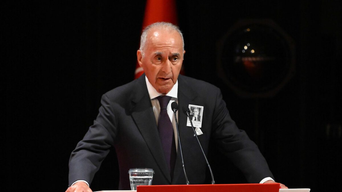 Ulusal Dayanışma, Kardeşlik ve Demokrasi Komitesi'nde konuşan CHP'li TBMM eski