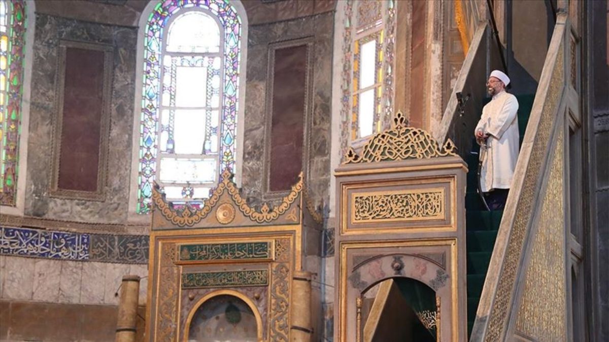 Cuma namazı öncesi okunan hutbeler, her hafta farklı bahislere değinerek