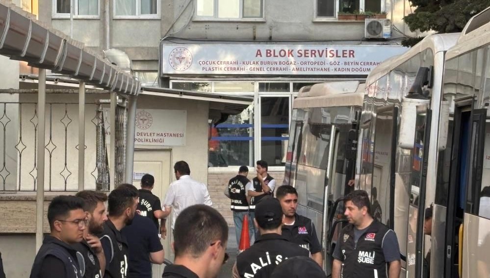 İstanbul Büyükşehir Belediyesi'ne (İBB) yönelik yolsuzluk soruşturması sürüyor. İETT Genel