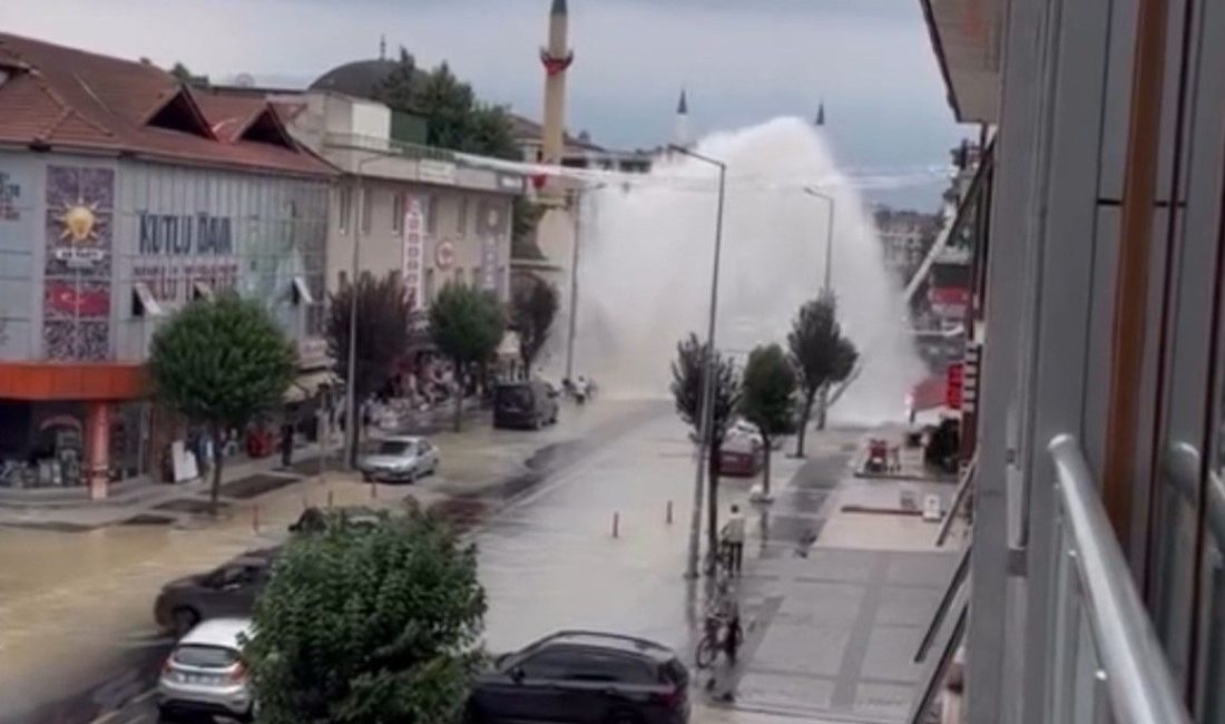 Düzce'de içme suyu sınırındaki ana boru bilinmeyen bir nedenden ötürü