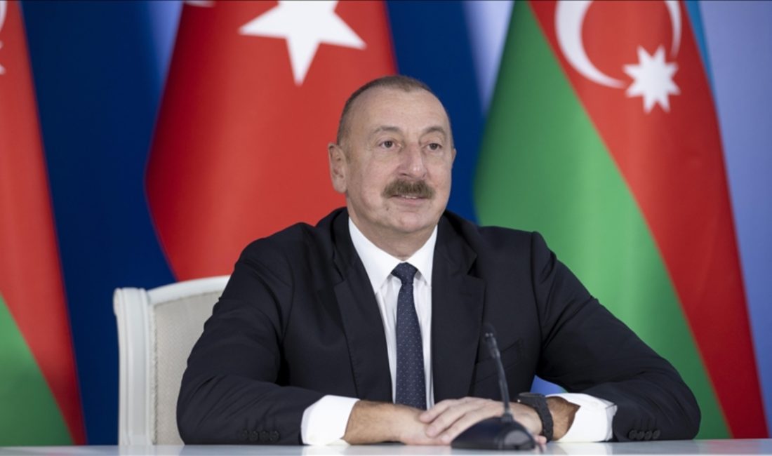 Azerbaycan'ın Kelbecer kentine taşınan vatandaşlarla görüşme gerçekleştiren Azerbaycan Cumhurbaşkanı İlham