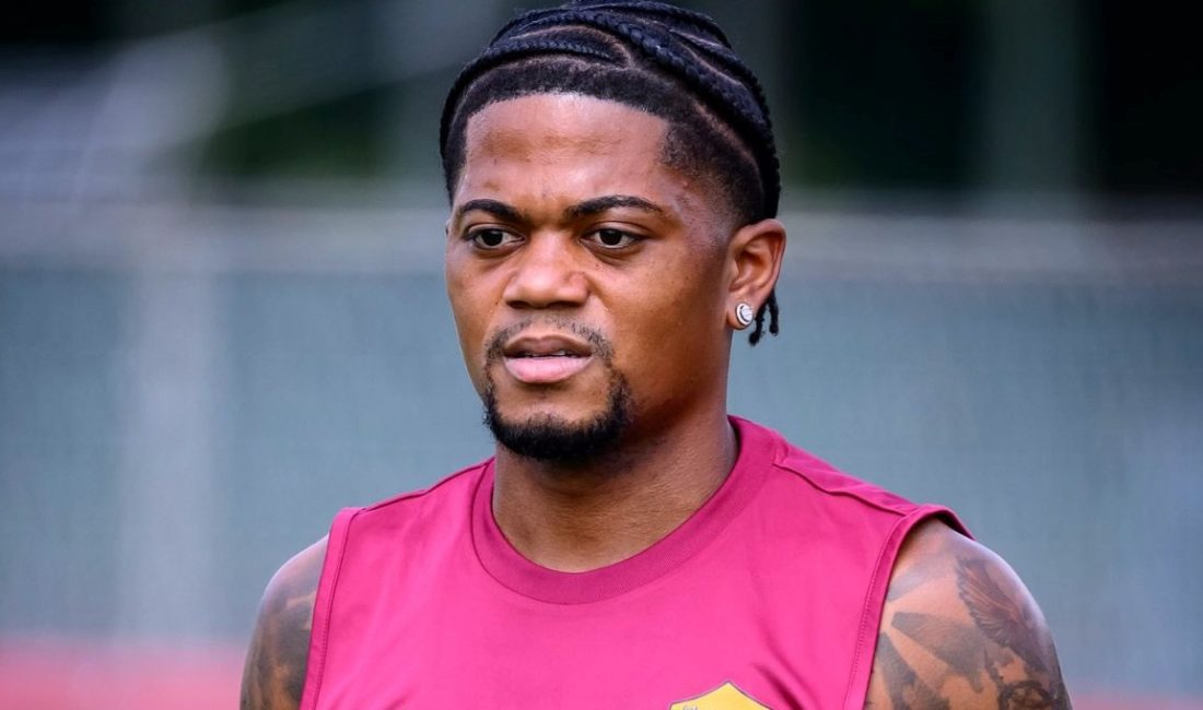 Roma'nın yeni transferi Leon Bailey, imzayı attıktan sonra çıktığı birinci antrenmanda