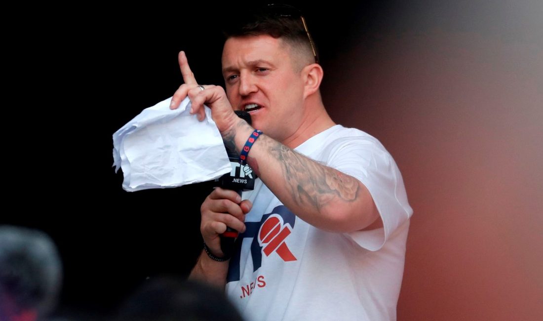 Gerçek ismi Stephen Yaxley-Lennon olan ve kamuoyunda Tommy Robinson olarak