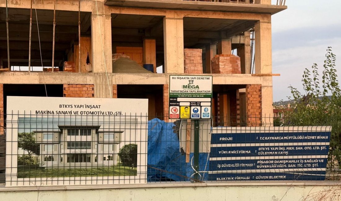 Sakarya'da inşaat alindeki binanın 3. katından düşen emekçi hayatını yitirdi.