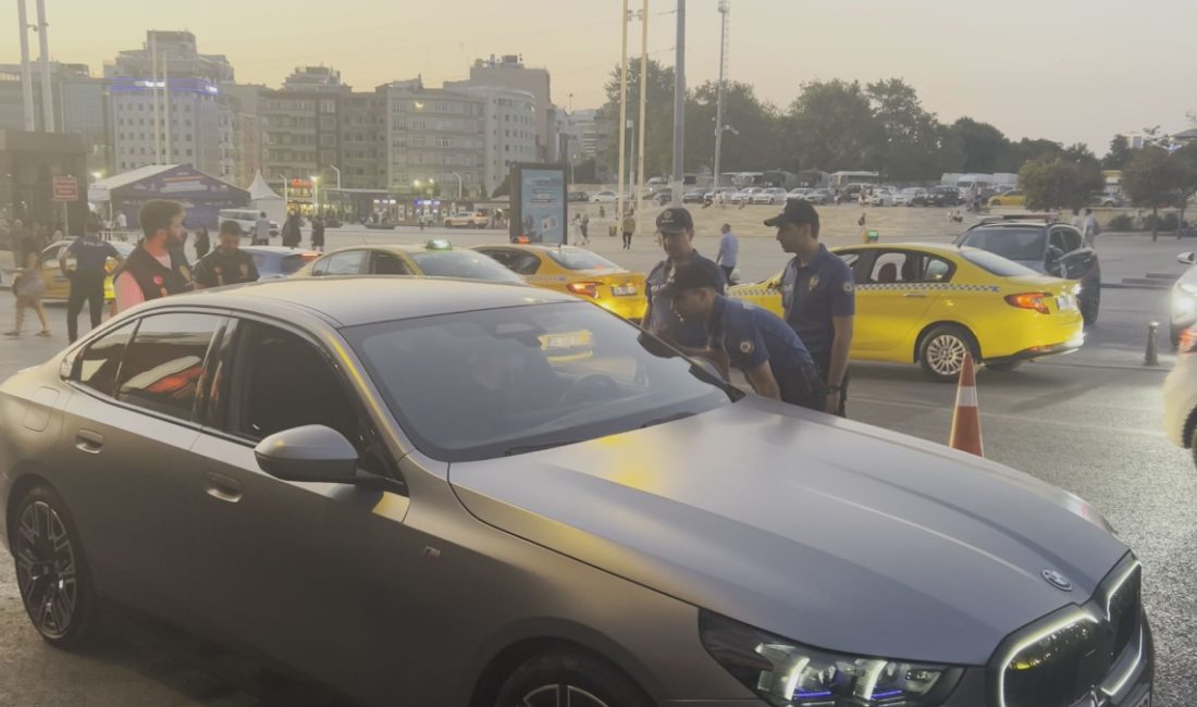 İl Emniyet Müdürlüğü takımları kent genelinde eş vakitli olarak 'Huzur