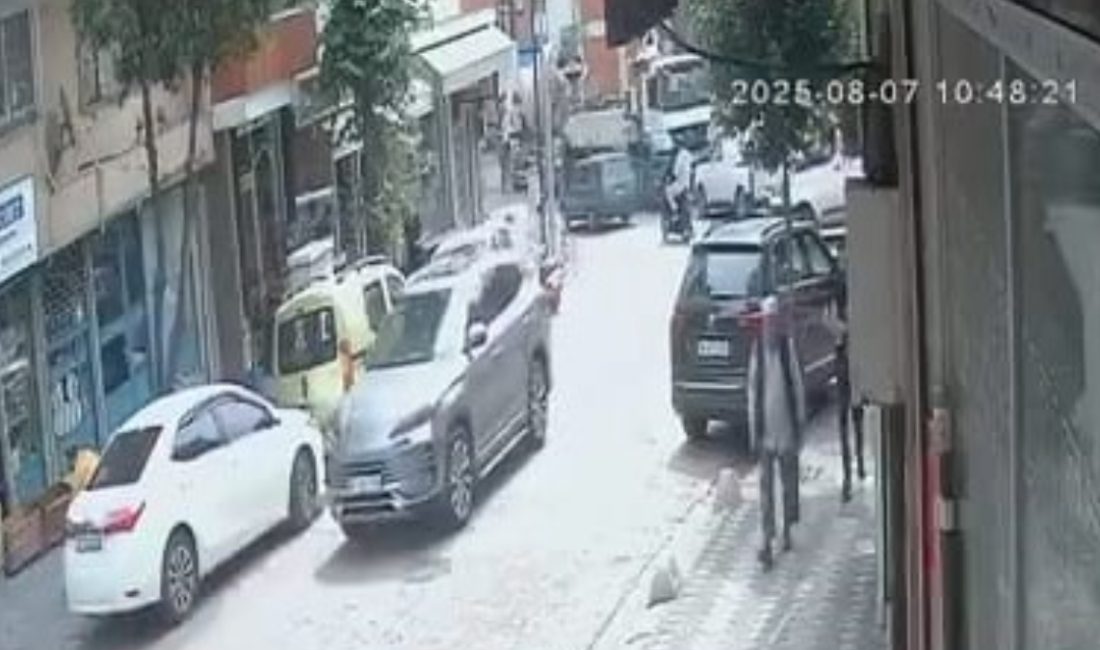 Zeytinburnu'nda, motosikletli ve kasklı 2 kişi emlak ofisine silahlı hücum