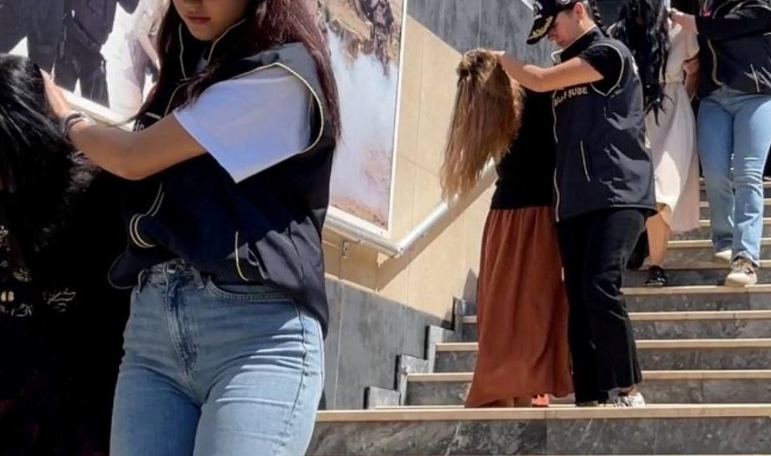 İstanbul'da dört ilçedeki 8 konuttan kapıları kartla açarak hırsızlık yaptıkları