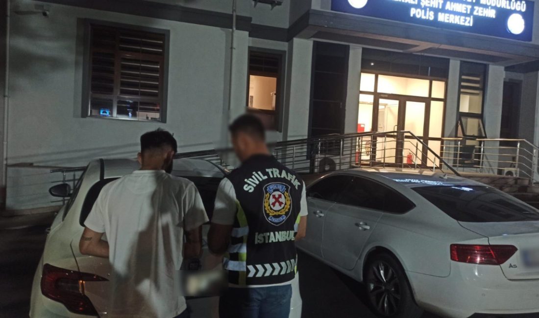 Küçükçekmece'de trafikte makas atarak ilerleyen şoför polis takımları tarafından yakalandı.