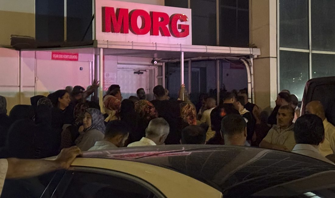 Eyüpsultan'da kimliği belirlenemeyen bir şahıs tarafından silahlı taarruza uğrayan taksi