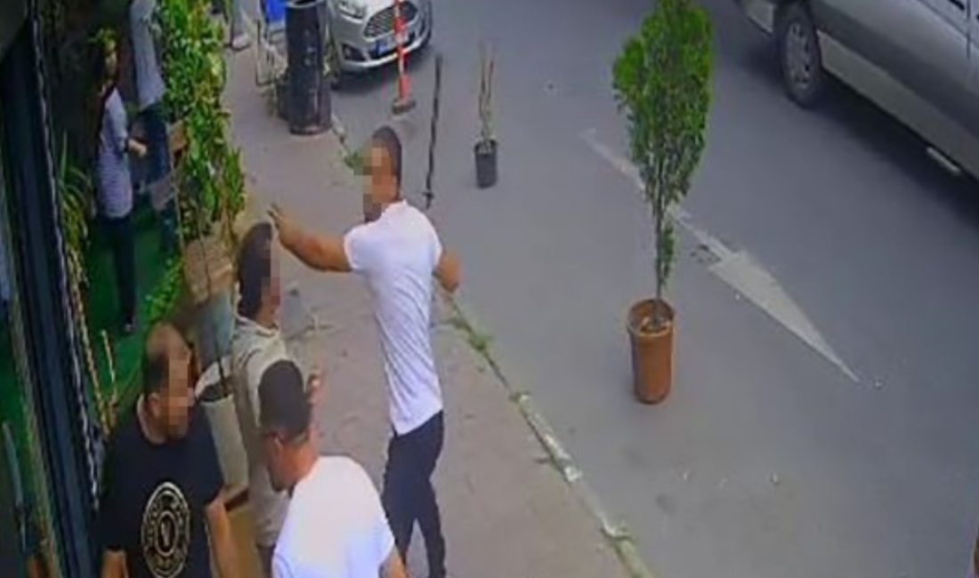 Esenyurt'ta bir adam, kız arkadaşının bozulan telefonunu telefoncuya götürdü. Tamir