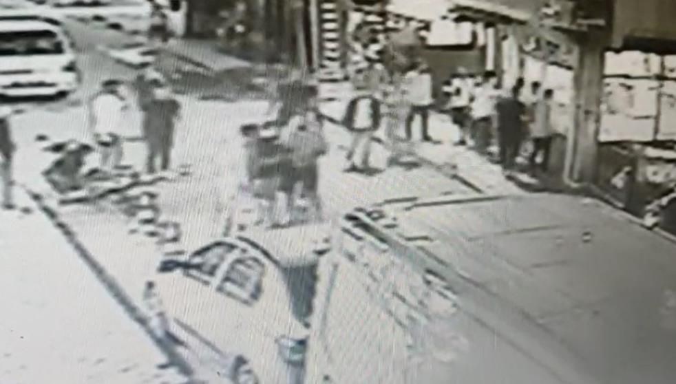 İstanbul'un Bağcılar ilçesinde bir kahvehane uzun namlulu silahlarla tarandı. Olayda