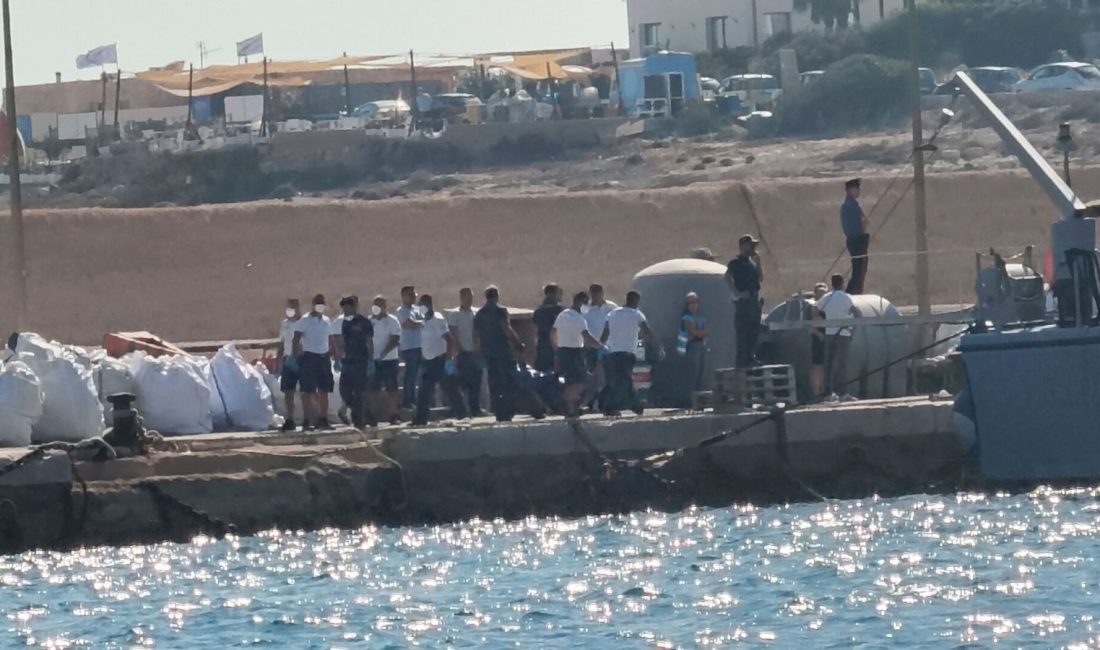 Birleşmiş Milletler, Lampedusa Adası açıklarında mülteci taşıyan gemiye ait yeni