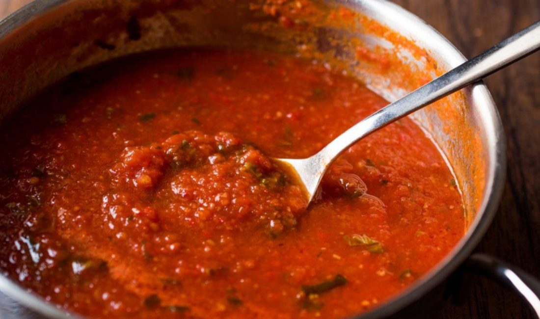 Klâsik yollarla hazırlanan İtalyan domates sosu, taze domatesin lezzetini yıl