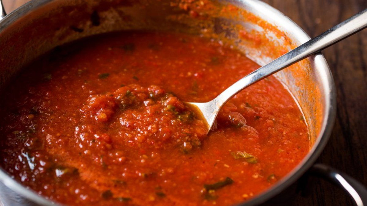 Klâsik yollarla hazırlanan İtalyan domates sosu, taze domatesin lezzetini yıl