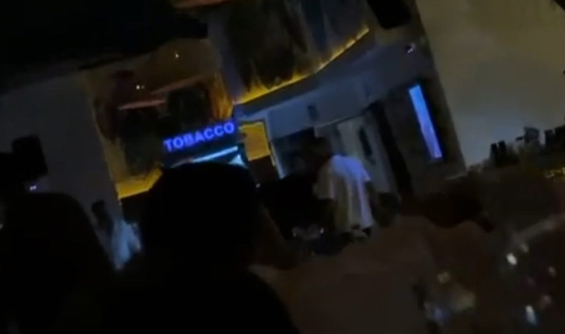 İzmir'in Çeşme ilçesinde bir cümbüş yerinde M.E.A. ve H.K.A. ile işletme