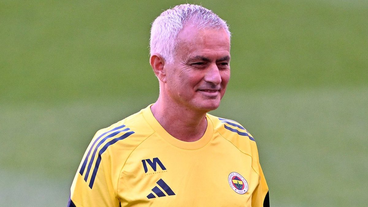 Fenerbahçe'de teknik yönetici Jose Mourinho ile yollar ayrıldı. Sarı-lacivertlilerin, Portekizli