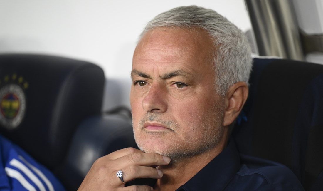 Portekizli teknik adam Jose Mourinho, mesleğinde rakip olduğu Feyenoord'a karşı