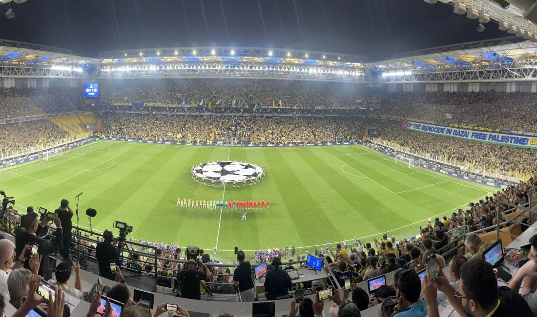 Benfica ile karşılaşan Fenerbahçe, maç öncesi bir hasret gideridi. Kadıköy'de