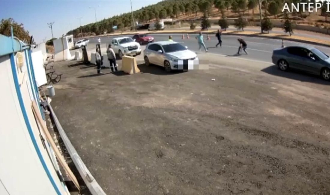 Kahramanmaraş-Gaziantep kara yolunda, Ö.C., denetim noktasında arabasıyla polise çarpıp kaçtı.