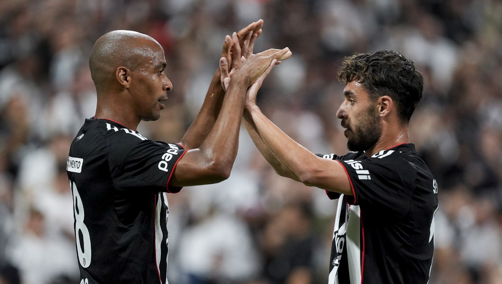 Beşiktaş'ın orta saha oyuncusu Kartal Kayra Yılmaz, St. Patrick's maçının akabinde