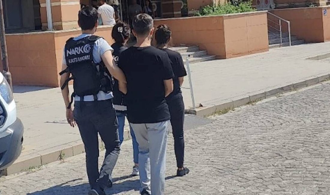 Kastamonu'da üzerlerinde yapılan aramada uyuşturucu unsur ele geçirilen iki kuşkulu