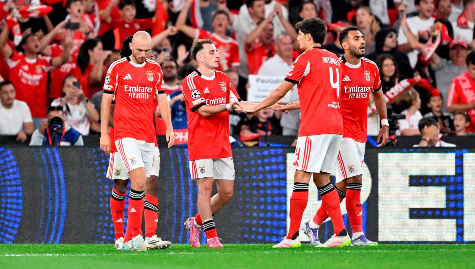 Benfica'nın Fenerbahçe'ye attığı golün Kerem Aktürkoğlu'nun kaydetmesinin akabinde Portekiz grubundan